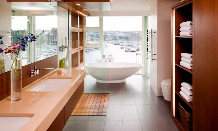 modernes badezimmer schalenförmige badewanne edles holz
