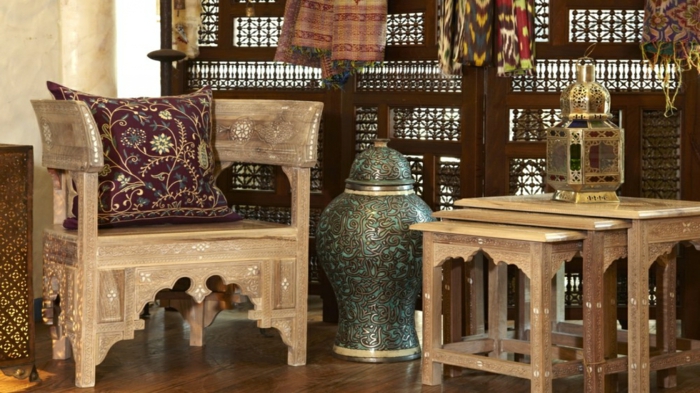 orientalische deko große vasen gemustert holzsessel