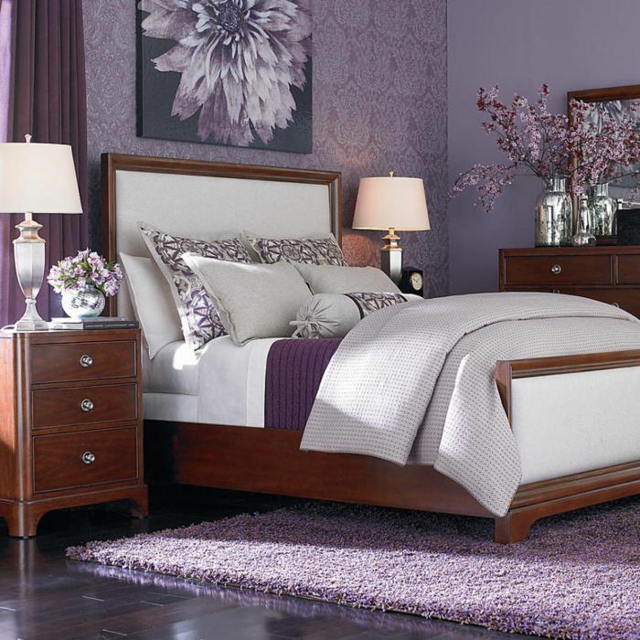 schlafzimmereinrichtung lila wandfarbe lila teppich elegante braune möbel