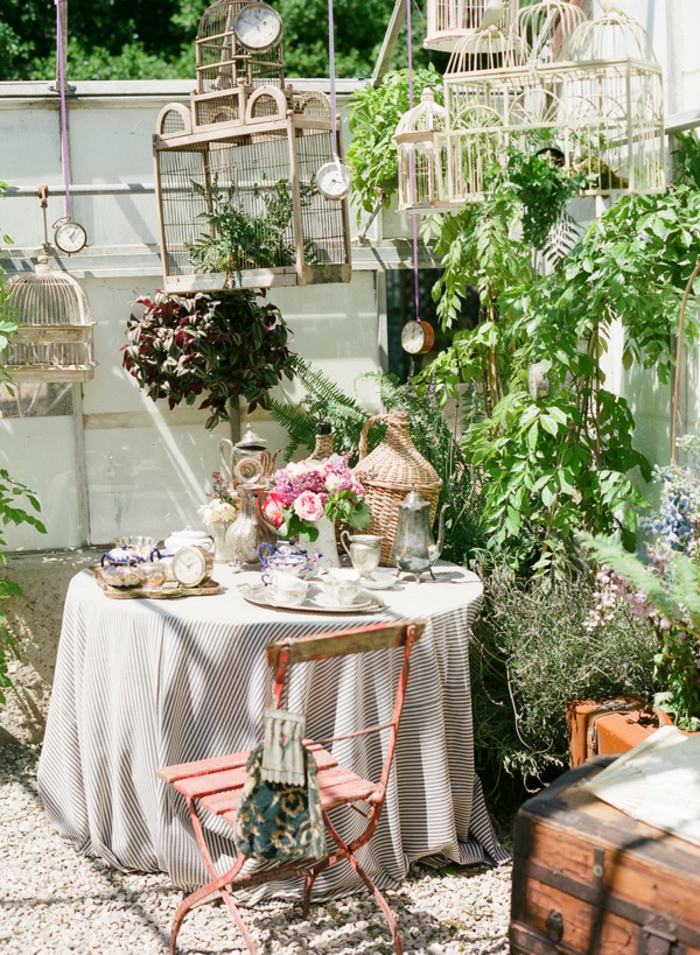 Vintage Deko lässt den Garten charmanter und weiblicher