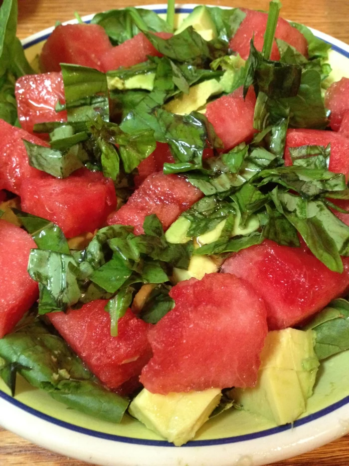 wasser melone stücke avokado salat