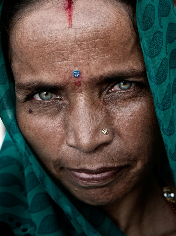 Augenfarbe Bedeutung india alte dame
