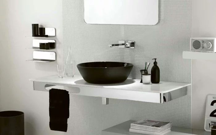 Badgestaltung Bad Ideen Badezimmer schwarz weiß grauer mosaik