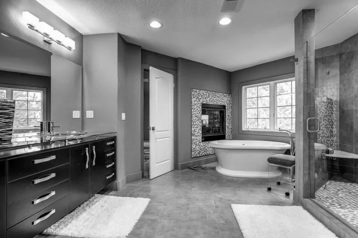 Badgestaltung Bad Ideen Badezimmer schwarz-weiß grauer weiss grau schwarz