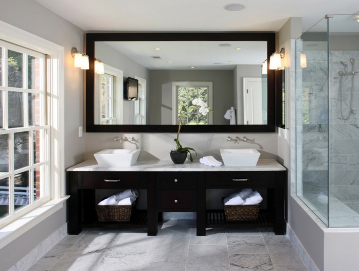 Badgestaltung Bad Ideen Badezimmer schwarz-weiß grauer spiegel