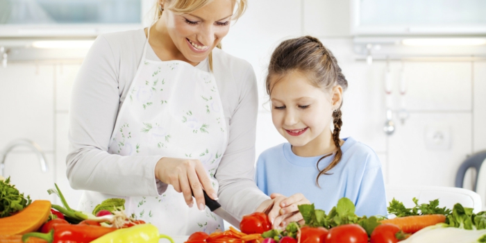 Gesunde Ernährung für Kinder mitmachen beim kochen