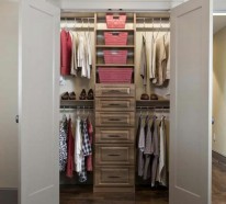 Schlafzimmer mit begehbarem Kleiderschrank- eine perfekte Ordnung