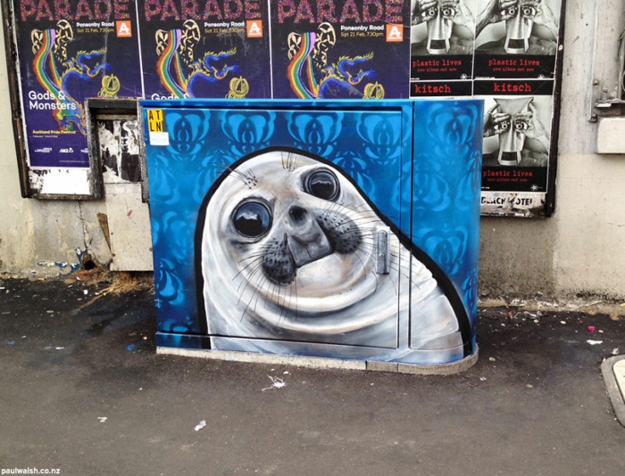 Streetart Künstler awkward seal