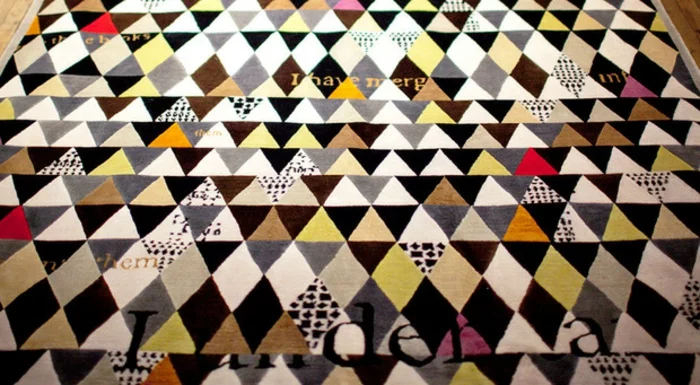 Wandteppich Sabine de Gunzburg atelier farbiges geometrisches muster