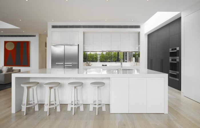 barhocker küche weiß minimalistische kücheninsel