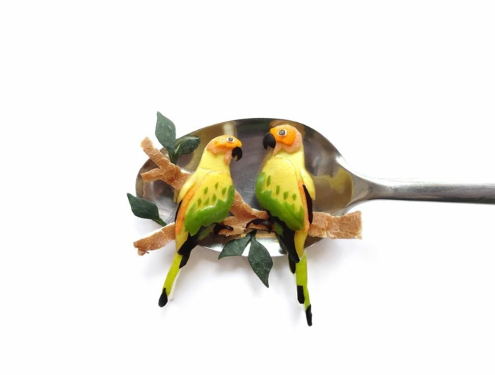 food art löffel zwei papageien
