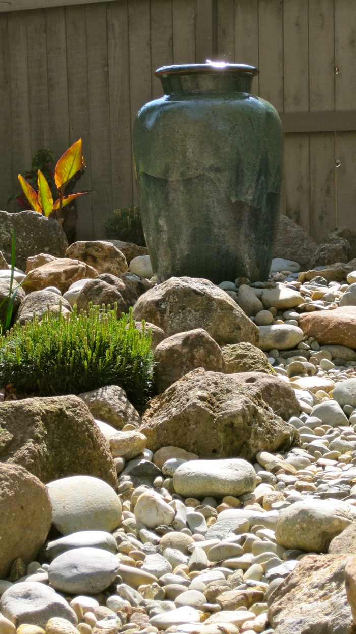 Dekosteine Garten lassen den Garten natürlicher vorkommen