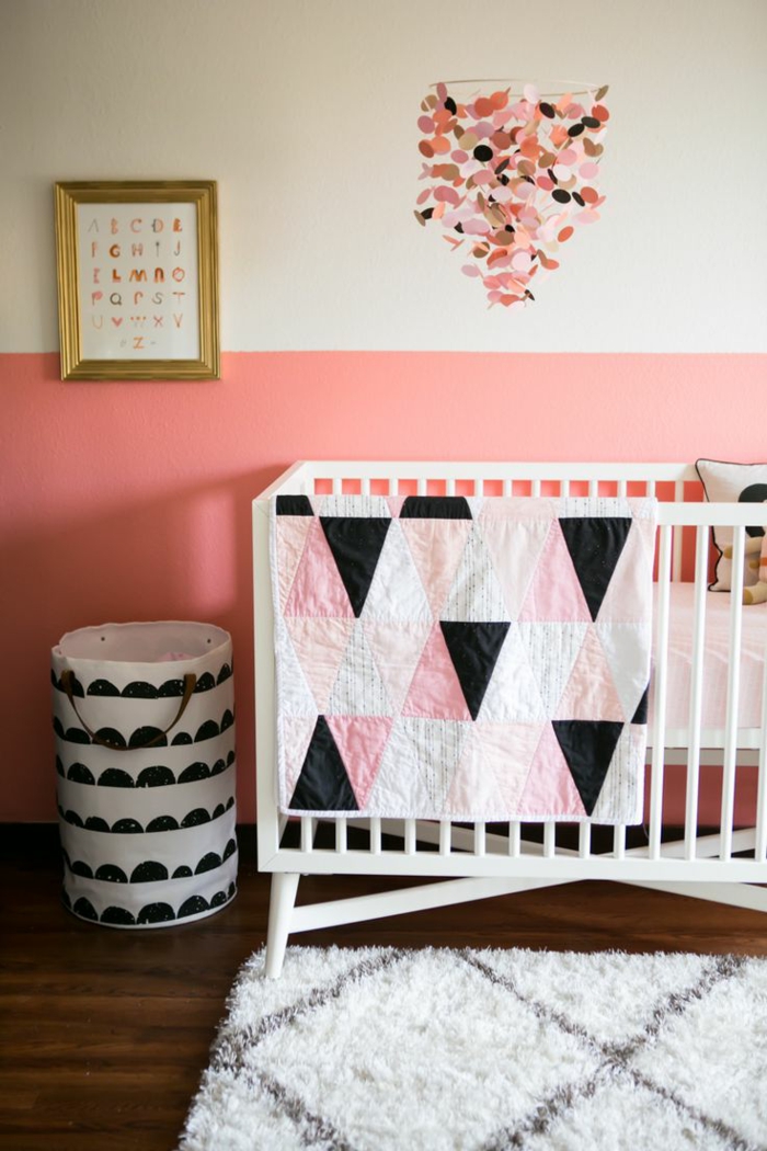 kinderzimmer wandfarbe rosa weiß babyzimmer gestalten babybett