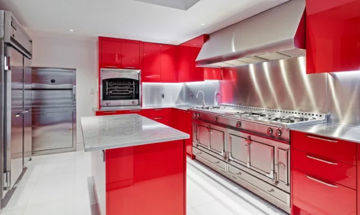 küchengestaltung rote küchen planen trends küchen aktuell