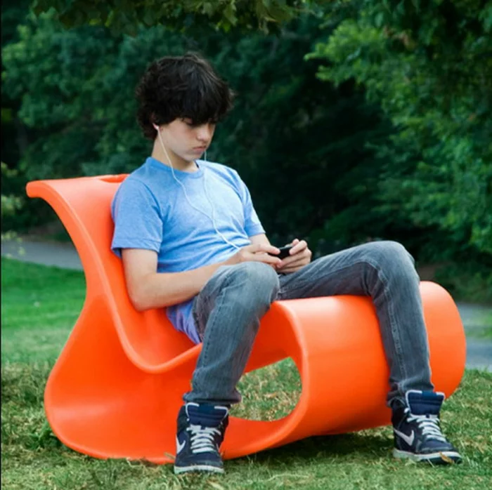 lounge sessel outdoor orange plastik geschwungene form