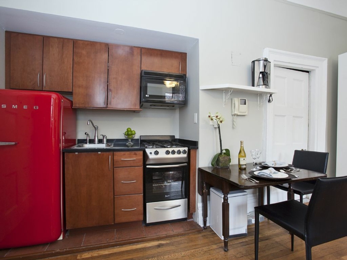 retro kühlschrank rotes design kleine küche einrichten