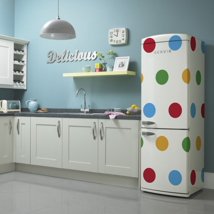 retro kühlschrank weiß bunte punkte küche einrichten
