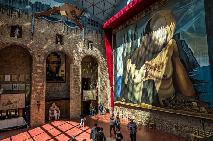 spanien sehenswürdigkeiten museo dali figueres surrealistische kunst