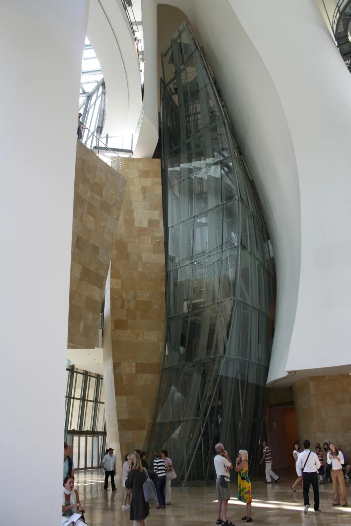 spaniespanien sehenswürdigkeiten museo guggenheim bilbao avantgardistisches interior