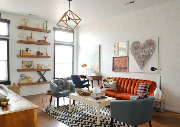 wohnzimmereinrichtung ideen teppich oranges sofa offene regale