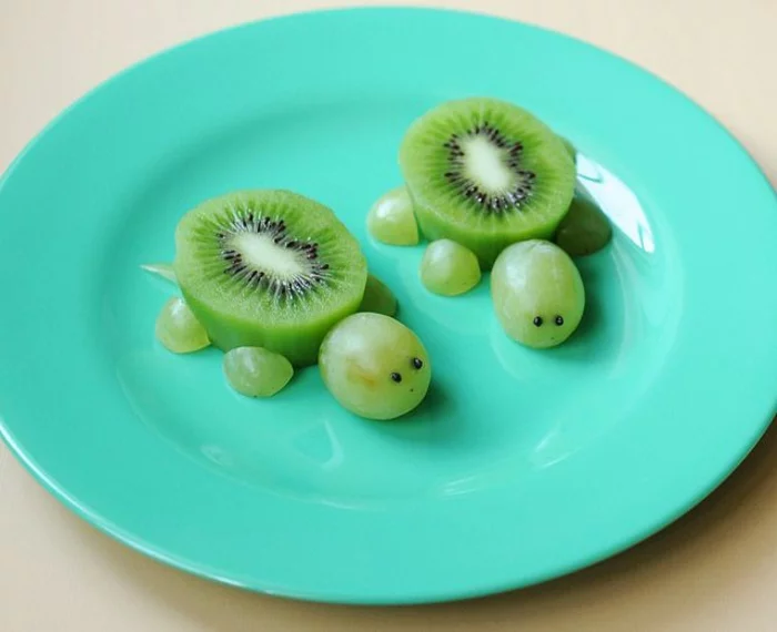 Gesunde Ernährung für Kinder obst kiwi trauben