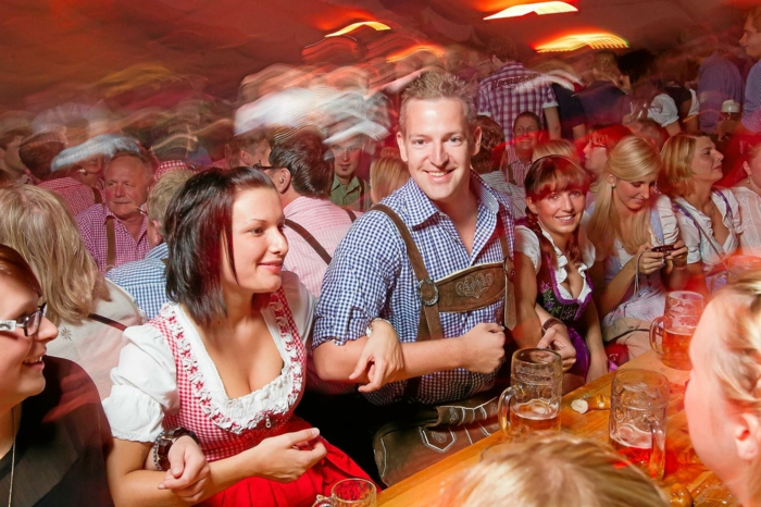 Oktoberfest München schunkeln