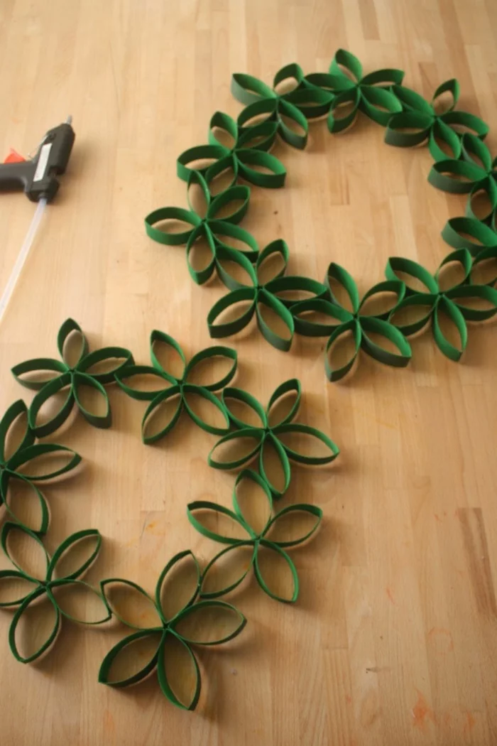 Party Dekoration klorollen grün Basteln mit Klopapierrollen