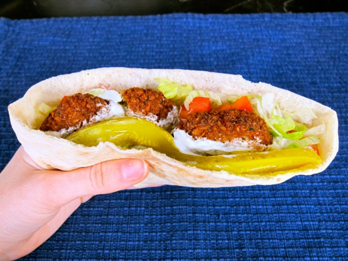 falafel rezept gesund dünnes brot salat