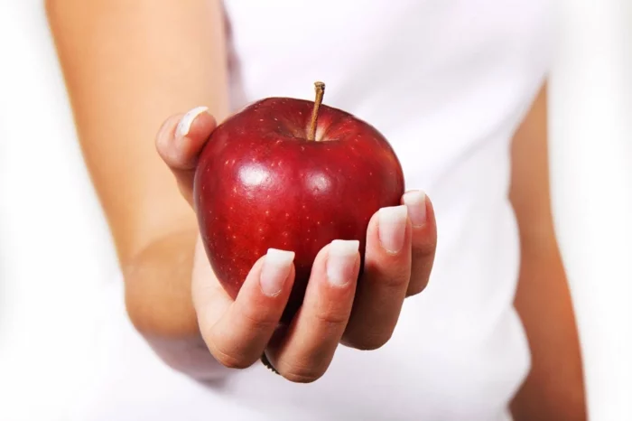gesunde nägel richtiges essen früchte äpfel