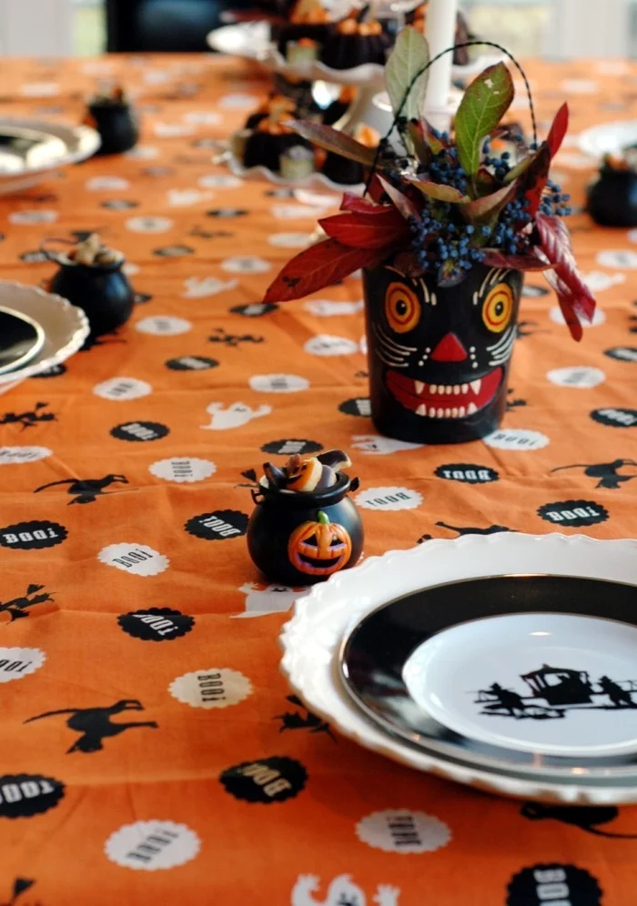 halloween deko den tisch festlich dekorieren
