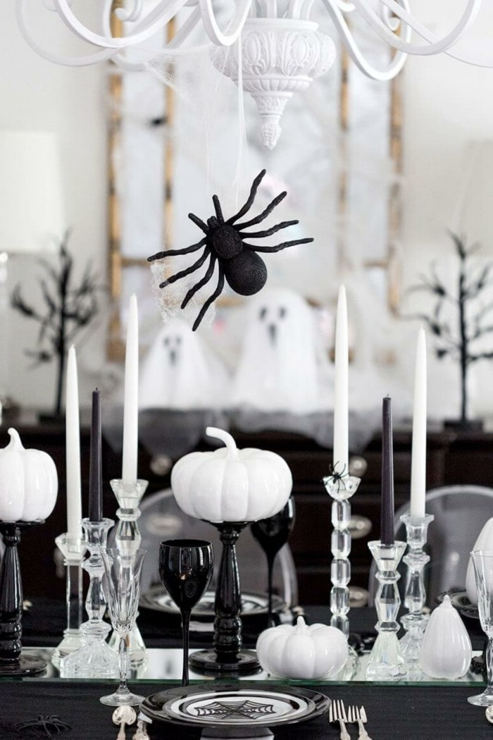 halloween deko stilvolle tischdeko in weiß schwarz