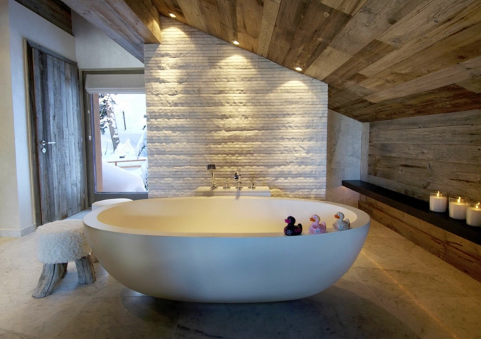 innendesign ideen gemütliches badezimmer dachwohnung freistehnde badewanne