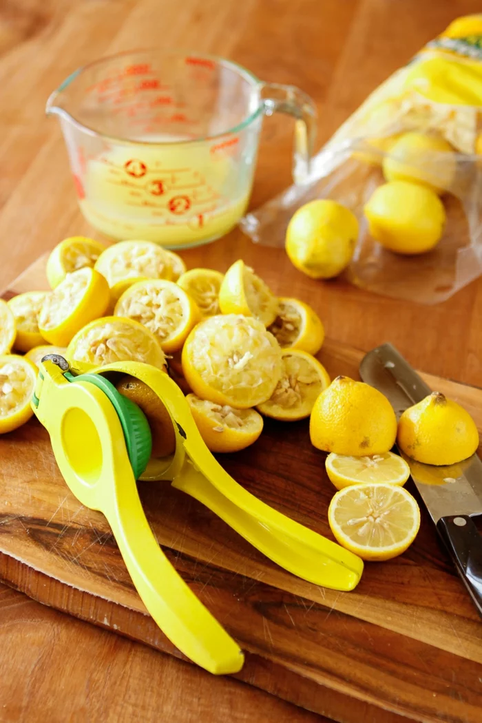 limonade selber machen frischer zitronensaft auspressen