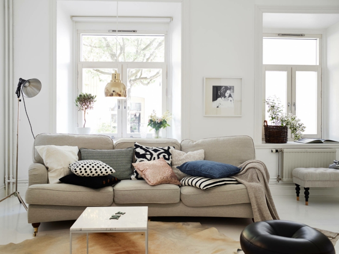 möbel trends skandinavisch einrichten wohnzimmer fellteppich pflanzen
