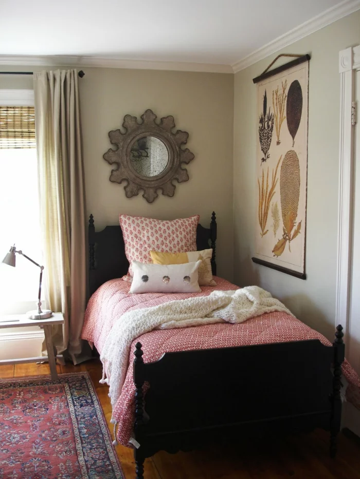 schlafzimmer einrichtungsideen klein behaglich teppich lange gardinen