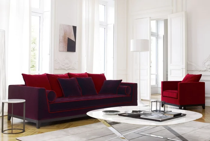 wohnideen wohnzimmer schönes sofa rote akzente moderner couchtisch