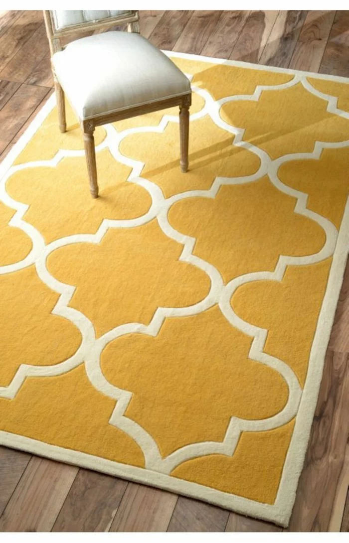 wohnzimmer einrichten tipps bodenbelag gelber teppich verlegen