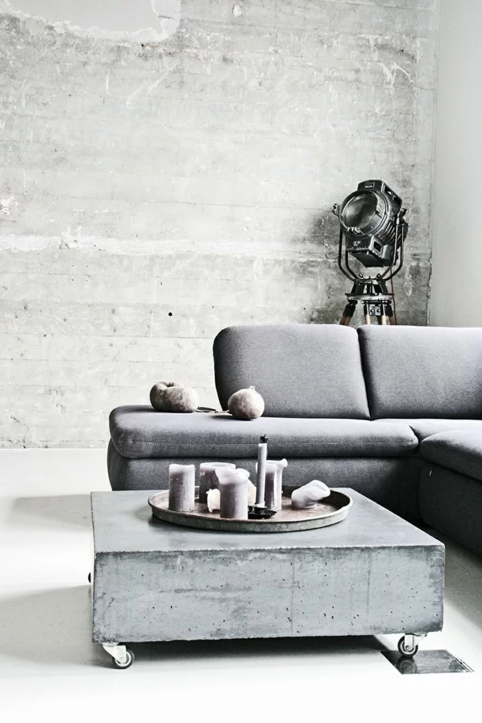 wohnzimmerideen wandgestaltung beton graues sofa cooler couchtisch