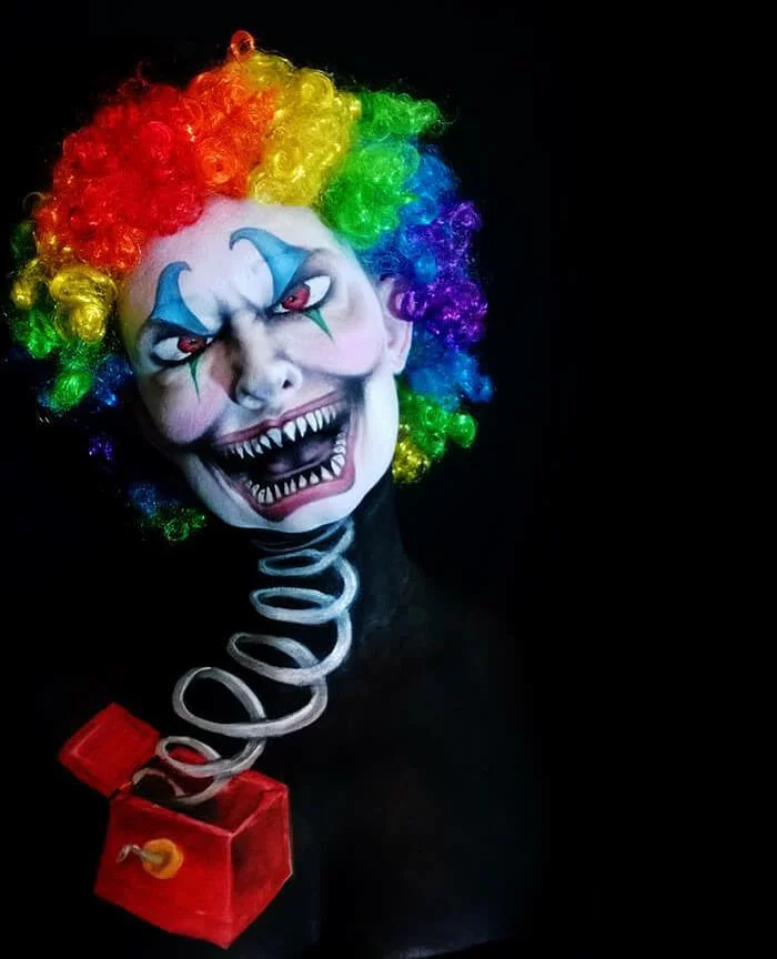 Halloween Make up ideen Nikki Shelley clown gesicht