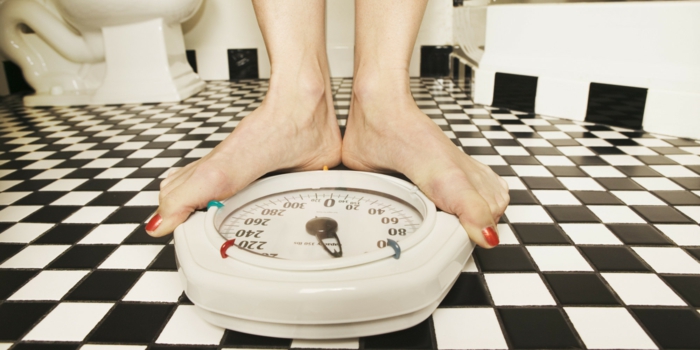 abnehmen ohne sport und diät waage gewichtskontrolle