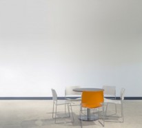 Stilvolle und funktionale Einrichtung: Stühle und Tische im Bauhaus-Stil