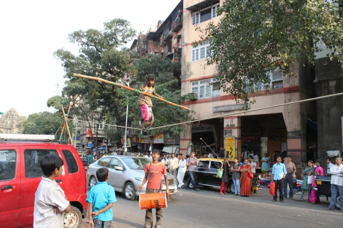 bombay indien mumbai straßenauftritt kinder