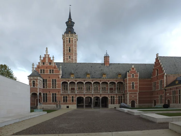 gotik architektur elemente Stedelijk Museum Hof van Busleyden' Mechelen Belgien