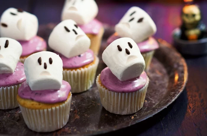 halloween party ideen mini kuchen gespenster