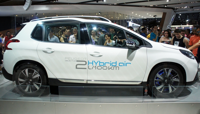 hybridauto energie erzeugen sparen Peugeot 2008 HYbrid air