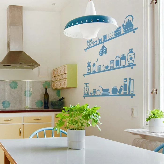 küche wandgestaltung wandsticker frische pflanze blaue stühle