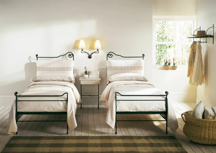 modernes schlafzimmer einrichten metall bettrahmen doppelzimmer teppichläufer