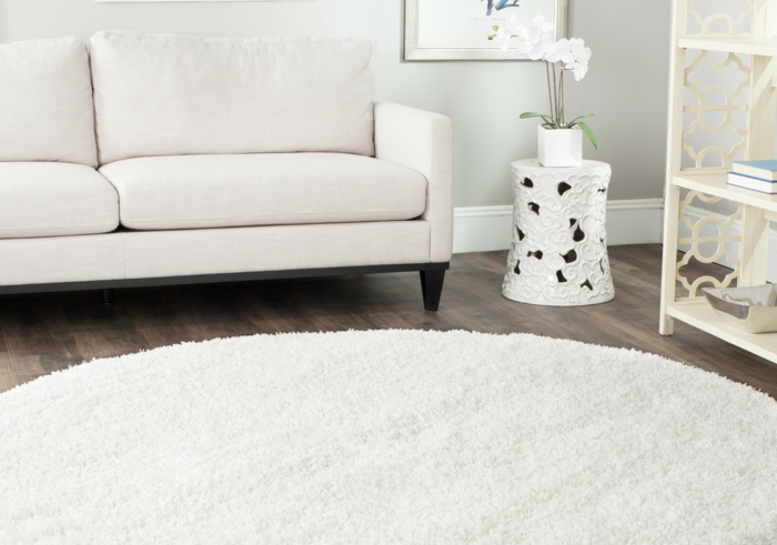 runder teppich weiß wohnzimmer weißes sofa