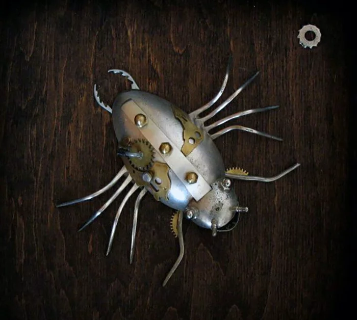 steampunk kunst assemblage käfer metall