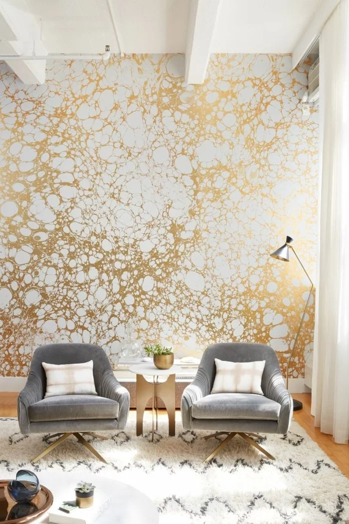 Wohnzimmer Tapeten Ideen - Wandtapete in Gold und Weiß